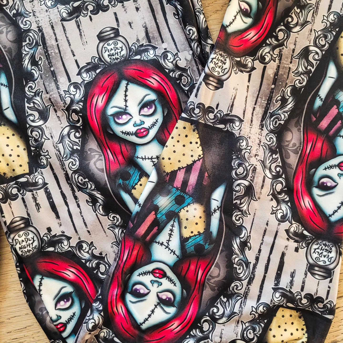 Jack & Sally Coffins (Unique Exclusive) - Pocket Leggings